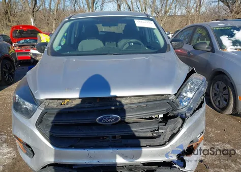 2019 Ford Escape S z USA, uszkodzony, nr VIN 1FMCU0F75KUC49911